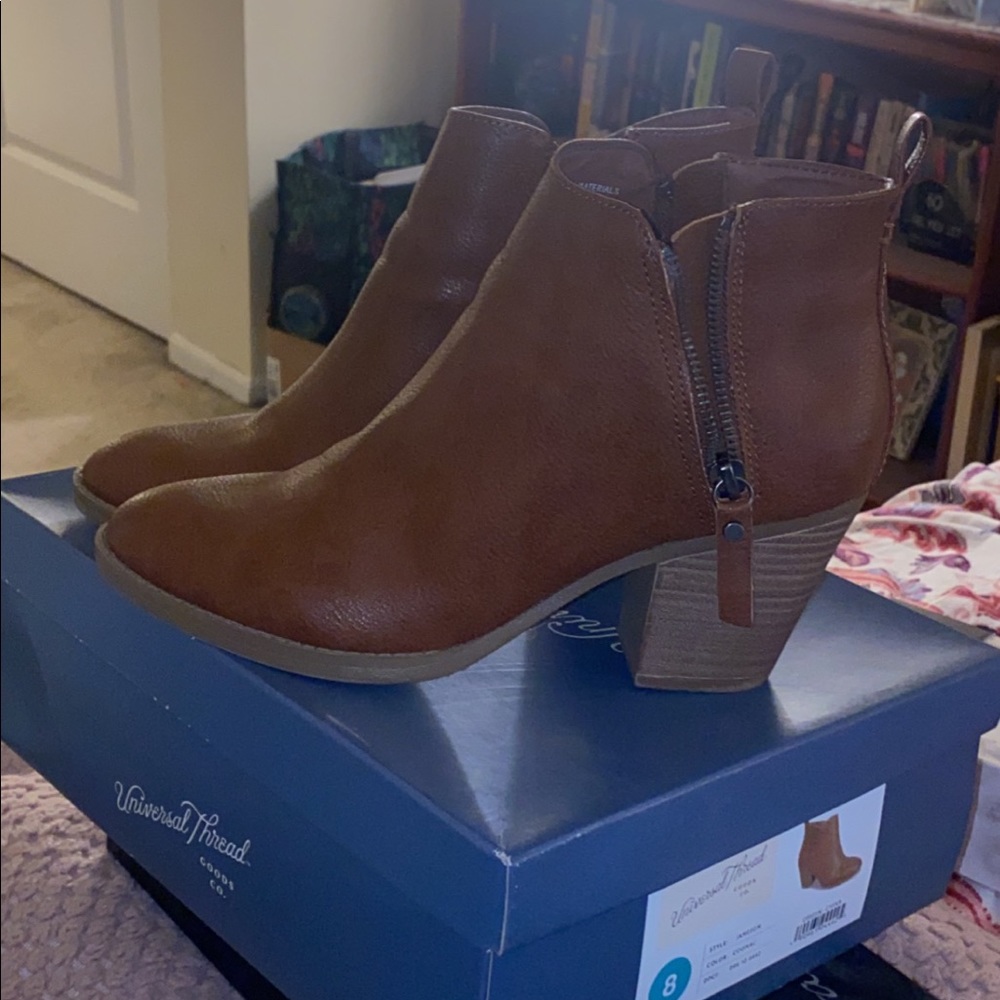 Target Universal Thread Booties Size 8 - image 2